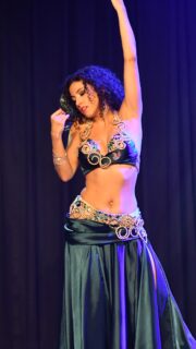One minute of pure romance from the archives. Happy #throwbackthursday❤️
#tbt
#bellydance
#bellydancersydney
#sydneybellydancer
#bellydancer
#bellydancers
