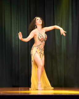 Joy looks good in yellow 💛✨
Pictures by @cleeverland
#bellydance
#bellydancersydney
#sydneybellydancer
#bellydancer
#bellydancers