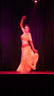 Ya Msafer Wahdak - Oh lone traveler… why are you leaving me? 🥺
Choreo by moi but I couldn’t have done it without the amazing coach @bellydancehayal 🙏 
Music by @mohamedmohsensinger 
Costume by @karineannacouture and upcycled by moi
Video by Javier Jusakos 

#bellydance 
#bellydancersydney 
#sydneybellydancer 
#bellydancer 
#bellydancers