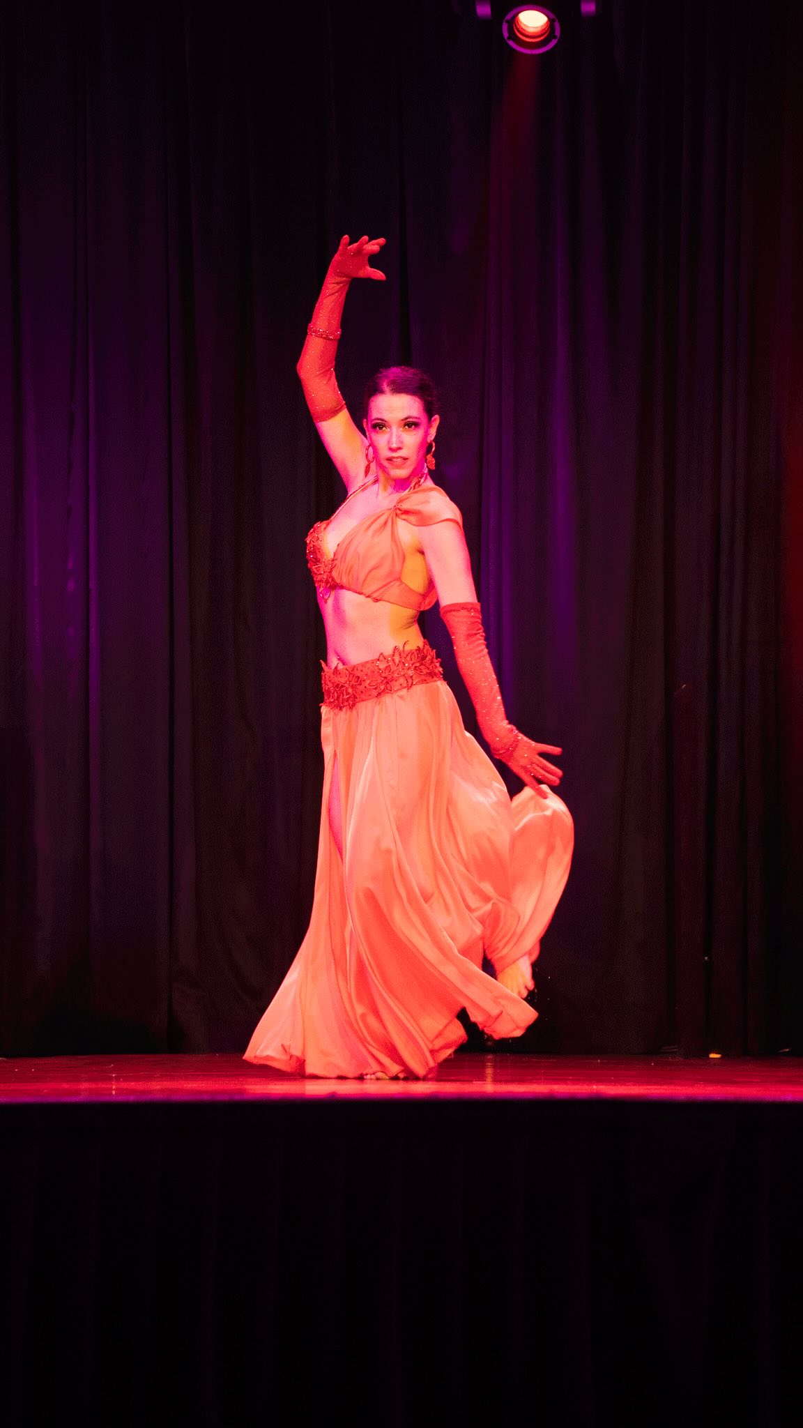 Ya Msafer Wahdak - Oh lone traveler… why are you leaving me? 🥺
Choreo by moi but I couldn’t have done it without the amazing coach @bellydancehayal 🙏 
Music by @mohamedmohsensinger 
Costume by @karineannacouture and upcycled by moi
Video by Javier Jusakos 

#bellydance 
#bellydancersydney 
#sydneybellydancer 
#bellydancer 
#bellydancers
